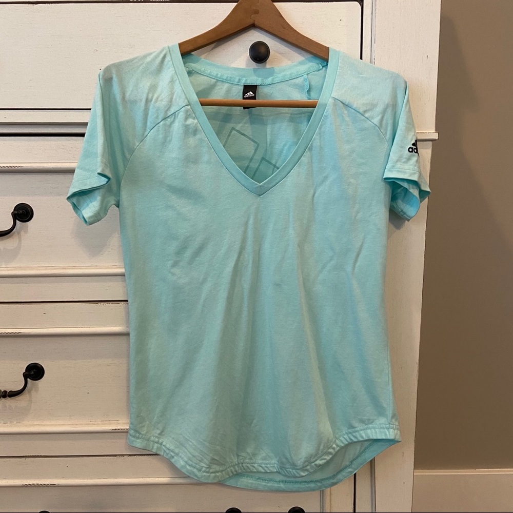 Adidas Quick Fit Deep V-Neck Tee Shirt.  Size Medium. EUC.